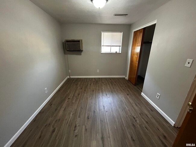 Building Photo - 2613 W Wardcliffe Dr