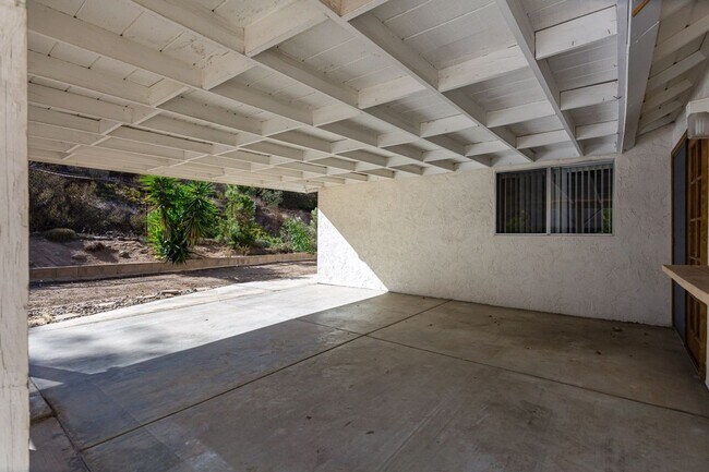 Building Photo - Traditional Home in North Fletcher Hills!
