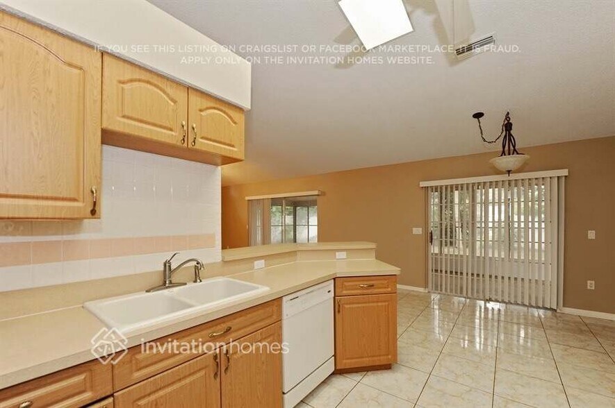 Building Photo - 5430 Los Palos Dr