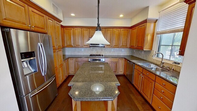Building Photo - Spacious 2-bedroom/2.5-bathroom Townhouse- In the heart of the Funk Zone