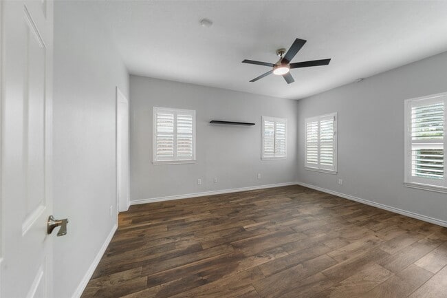 Building Photo - 1116 River Ct