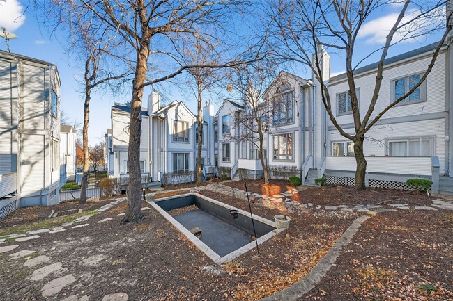 Building Photo - 28 Columbus Square Dr