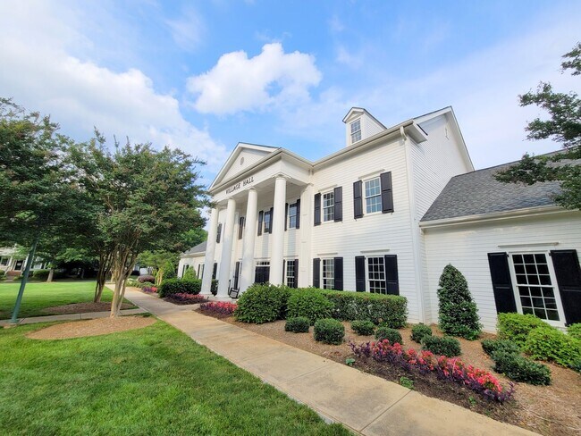 Building Photo - 645 District Ct