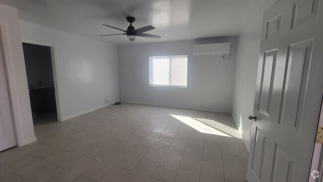 Building Photo - 2801 El Berrendo Ave