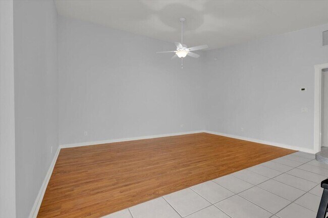 Building Photo - 10882 SW Dardanelle Dr