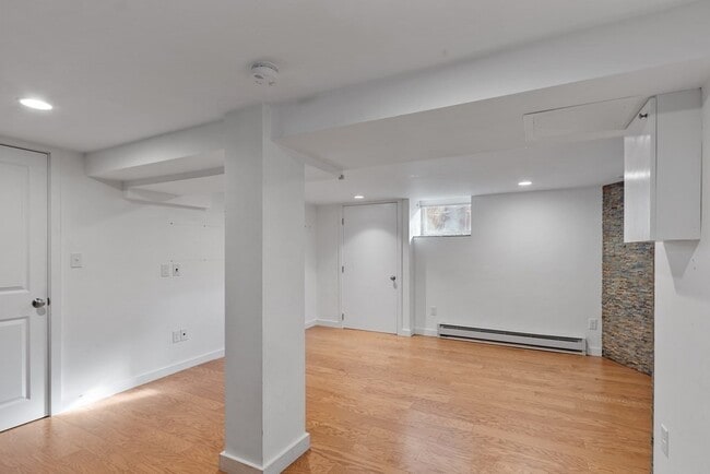 Building Photo - 270 Poplar St