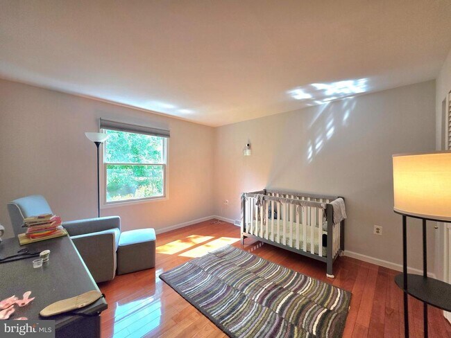 Building Photo - 10930 Howland Dr