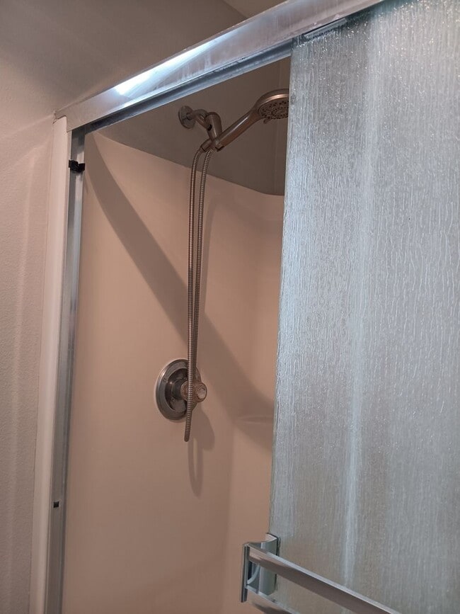 Building Photo - Recently Remodeled House is Now Avialable!