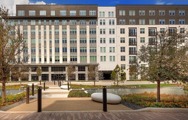 Building Photo - 8900 Six Pines Dr