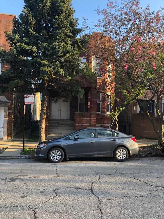 Building Photo - 2703 W Medill Ave