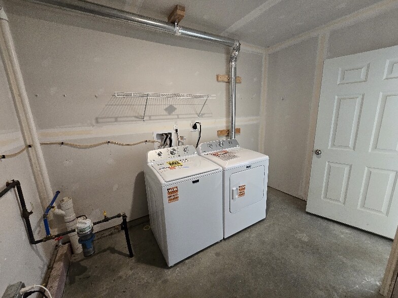 Building Photo - 437 Lapan Rd