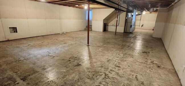 Building Photo - 1713 Briarwood Ln