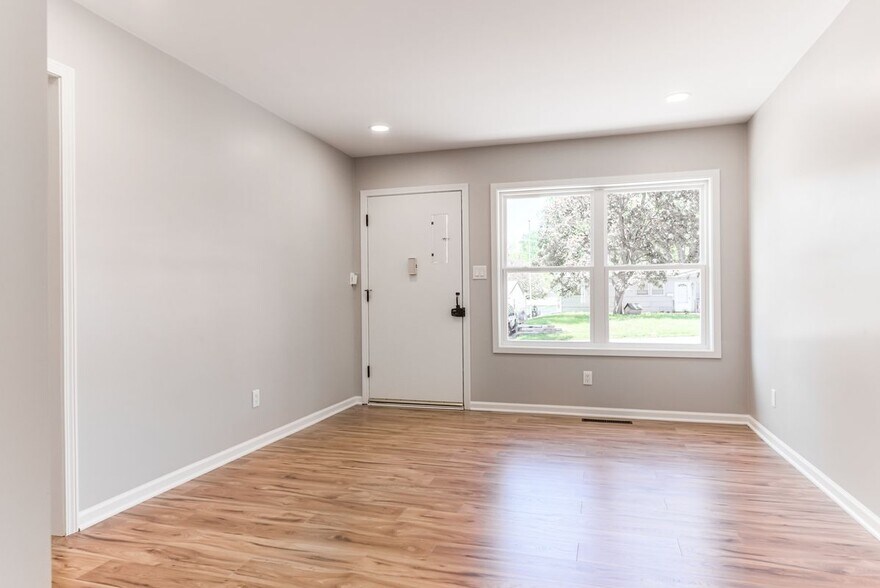 Building Photo - 2721 S 51st Terrace