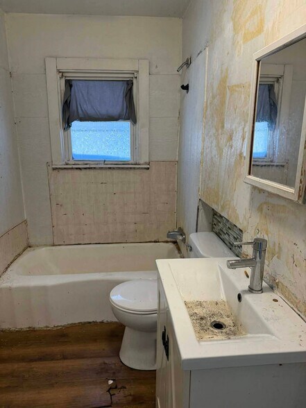 Building Photo - 1305 E Whitmer St