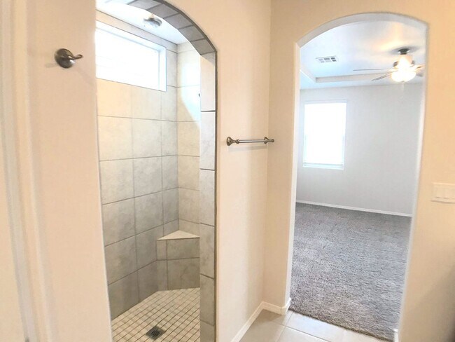 Building Photo - New! Brilliant 3 bedroom Rio Rancho Home. Refrigerated Air! Great Location! Special!