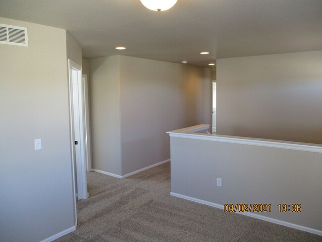 Building Photo - 4 Bed, 2.5 Bath - 2 Story Home in Windsor'...