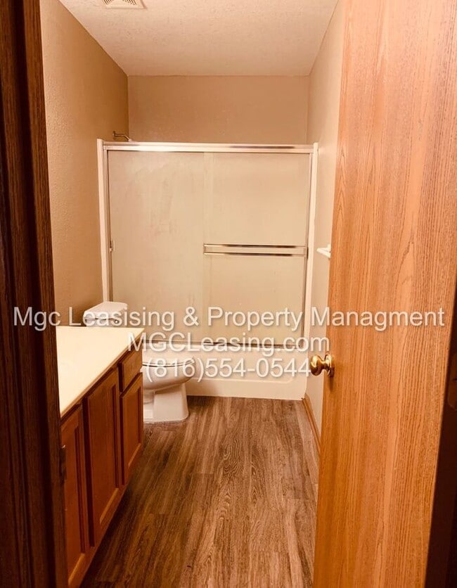 Building Photo - Grain Valley Ranch Duplex: Available September 1st