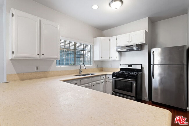 Building Photo - 3421 Walton Ave