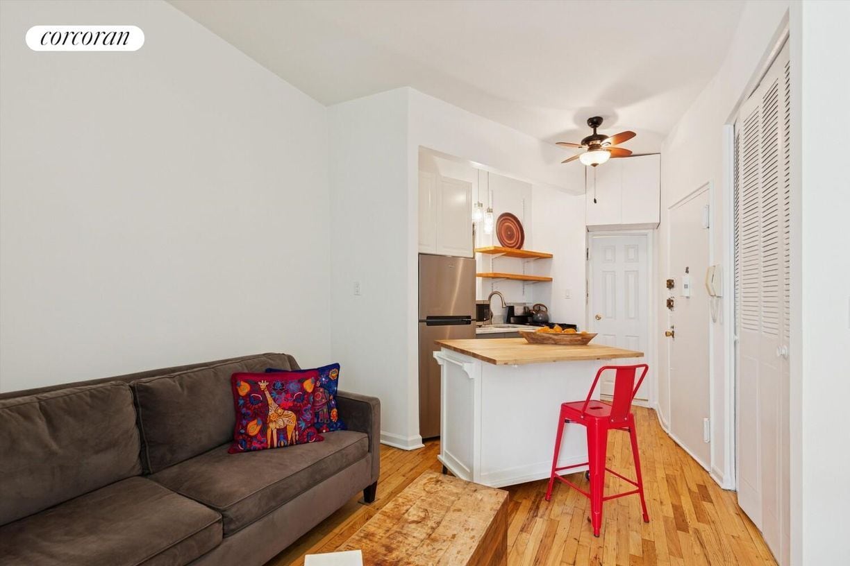 Building Photo - 205 E 89th St