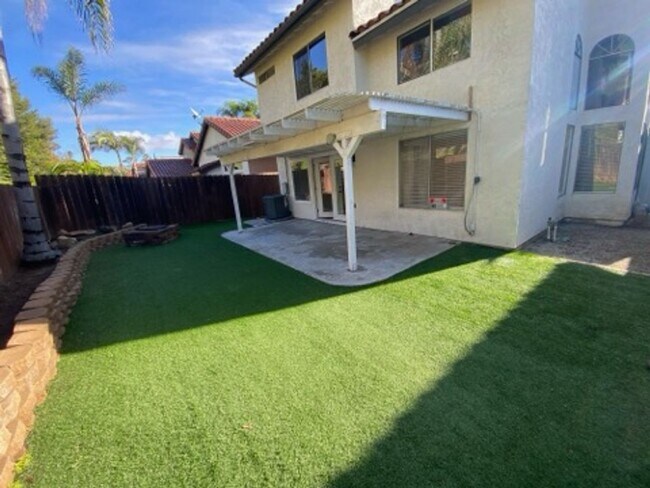 Building Photo - Beautiful 3BD/2.5Bath home within the Rancho Del Oro Village!