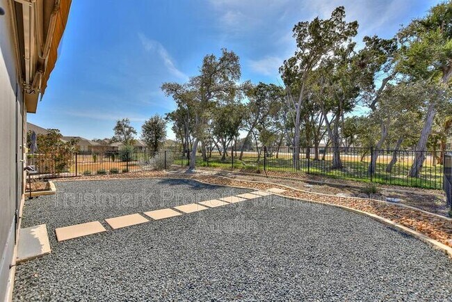 Building Photo - 220 Comal Ln