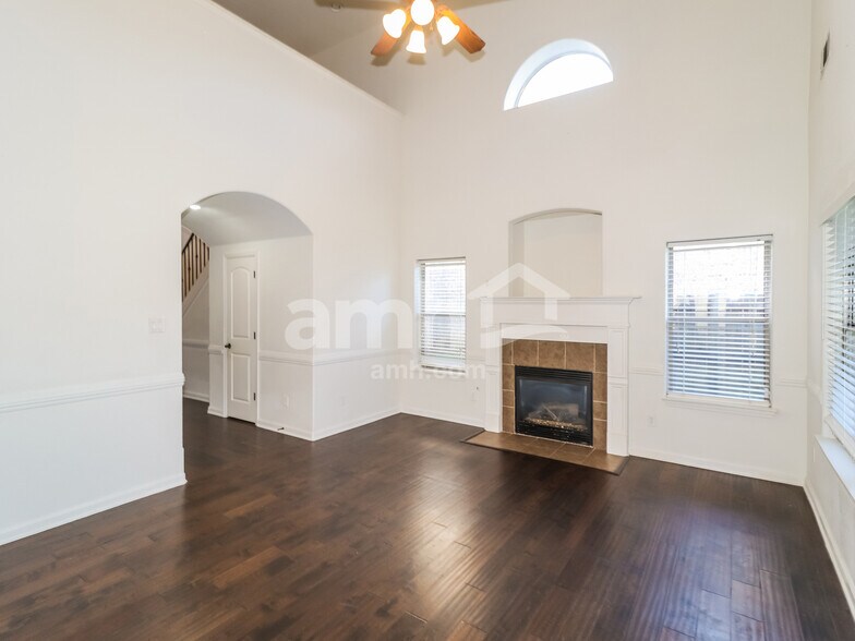 Building Photo - 440 Green Willow Cv