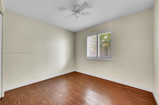 Building Photo - 512 NW 120th Dr