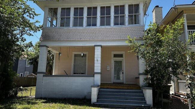 Building Photo - 1427 Silver St