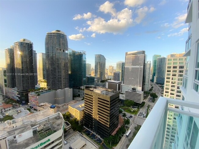 Building Photo - 951 Brickell Ave