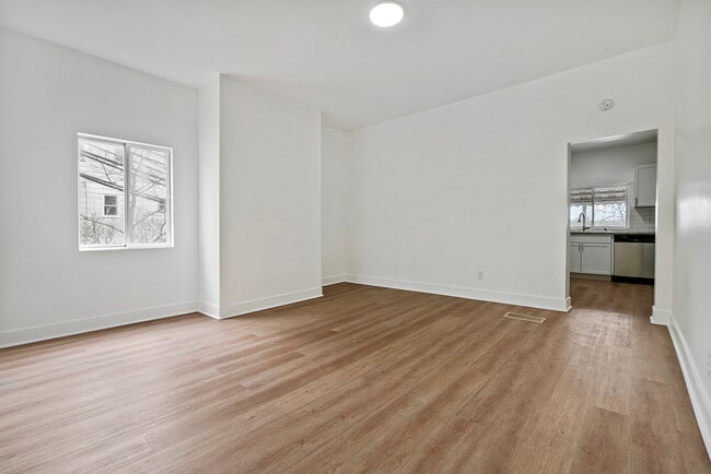 Building Photo - 198 Oneida St