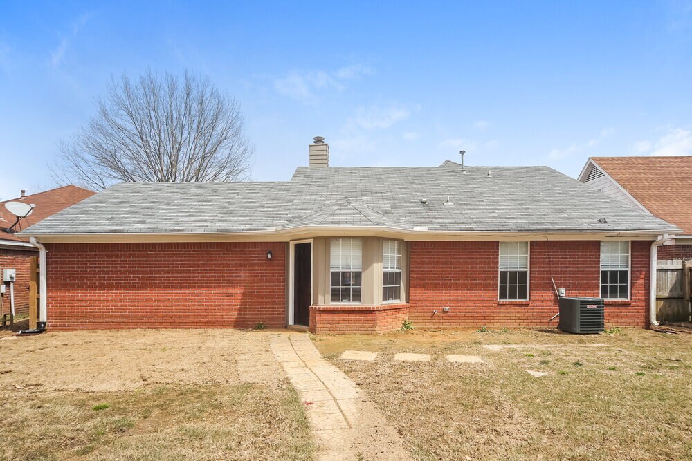 Building Photo - 5895 Waverly Dr