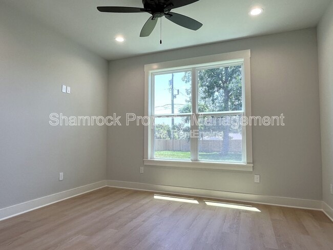 Building Photo - 3520 Homan Ave