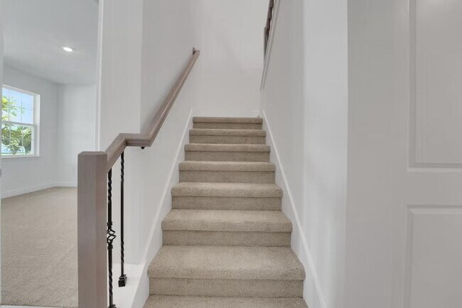 Building Photo - "Spacious 4-Bedroom Gem with 3 Full Baths in Charming Winter Garden!"