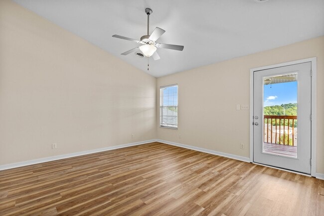 Building Photo - 2 Bedroom, 2 Bath Townhouse for Rent in Kn...
