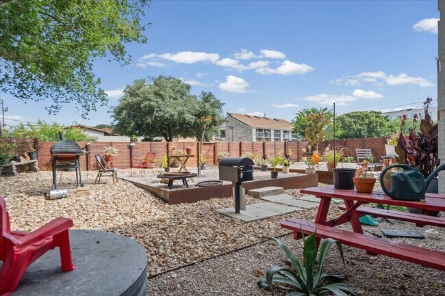 Building Photo - 3415 Willowrun Dr