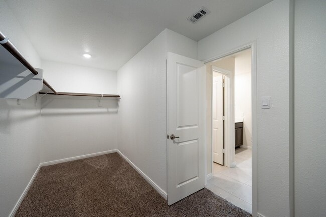 Building Photo - 1609 Grand Villa St