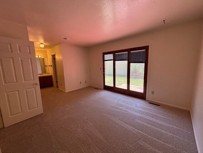 Building Photo - Comfortable Townhome Living in Southwest Fort Collins
