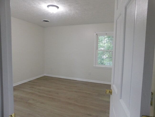 Building Photo - 1302 Dunbar Dr