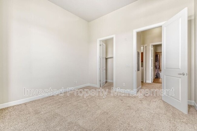 Building Photo - 305 Inverness Way S