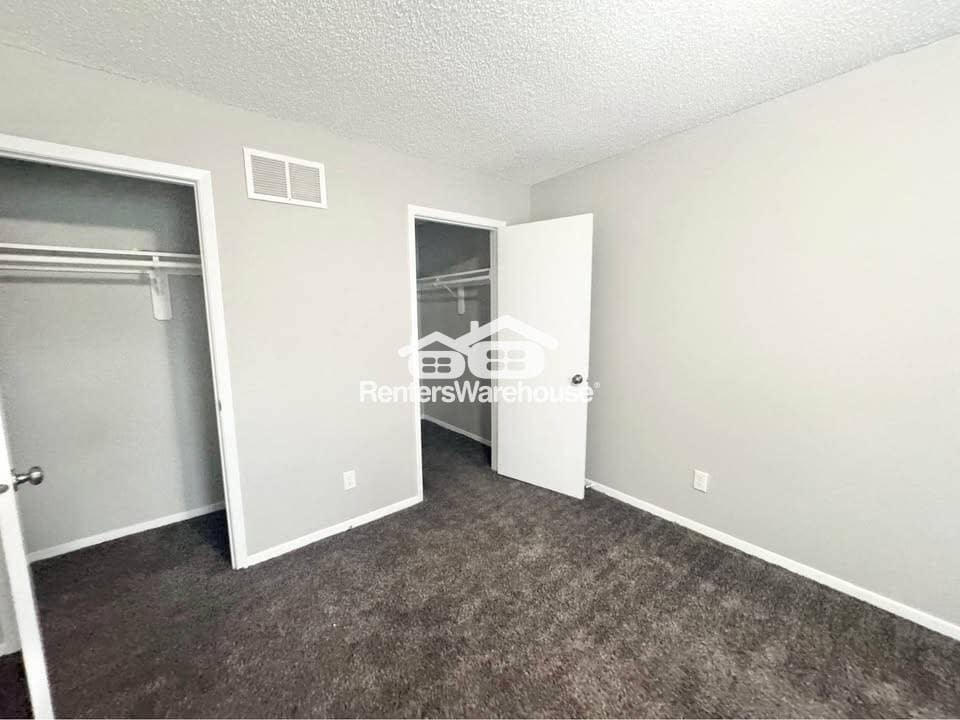 Building Photo - 2112 E Caulder Ave