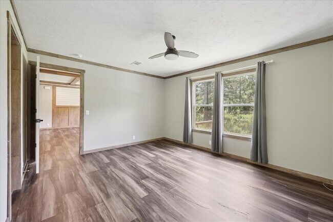 Building Photo - 13585 Mesa Dr