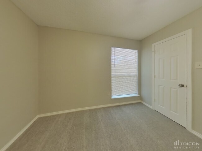 Building Photo - 934 Robinwood Dr