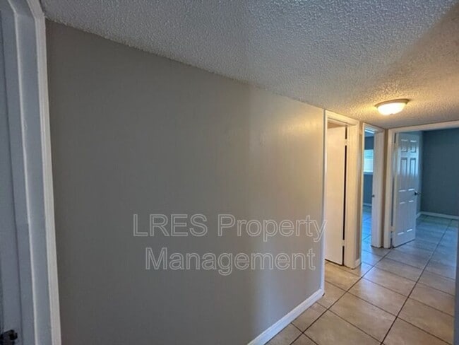 Building Photo - 605 Northlake Blvd