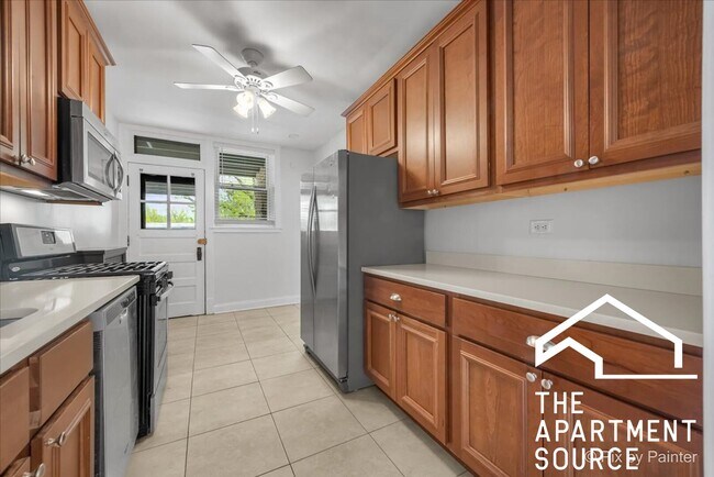 Building Photo - 2252 W Winnemac Ave