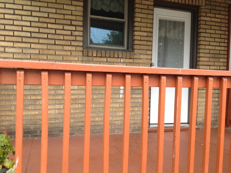 back covered private deck - 216 N 12th Ave