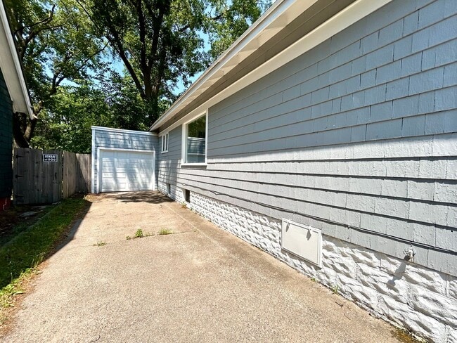 Building Photo - Two Bedroom Home in Muskegon