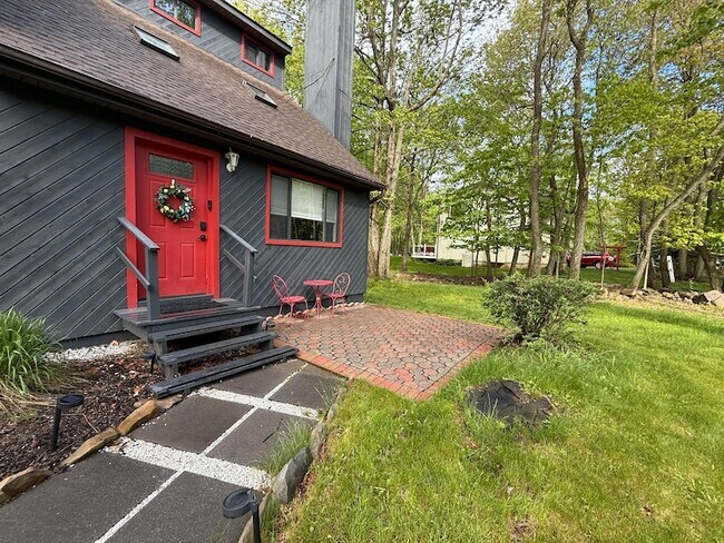 Building Photo - 513 Sullivan Trail