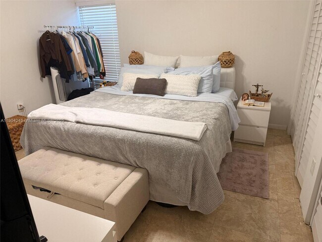 Building Photo - 12035 NE 2nd Ave