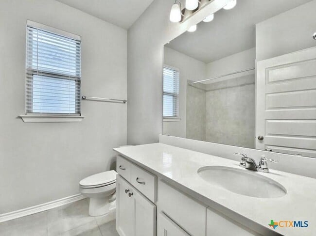 Building Photo - 816 Alta Wy