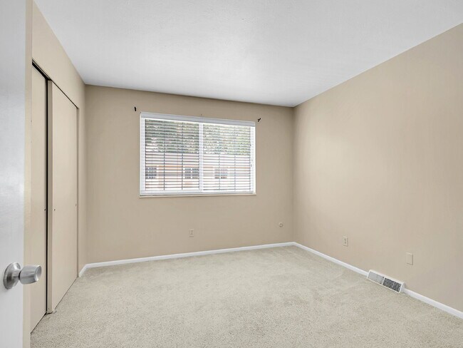 Building Photo - $2,295.00, 2-bed, 3-bath Condo in Westmins...